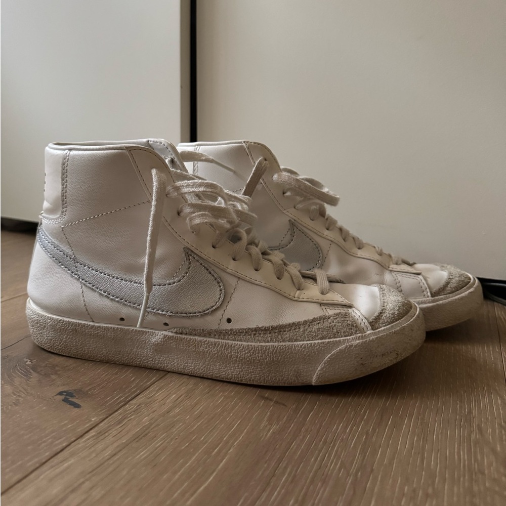Nike Blazers 77 Sz W8.5, M6